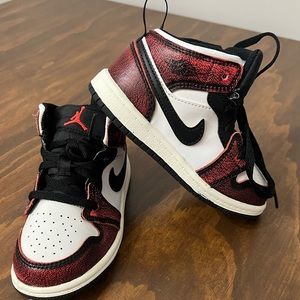 Air Jordan 1 Mid SE (GS) 'Wear Away Chicago’ size 9C kids/toddler